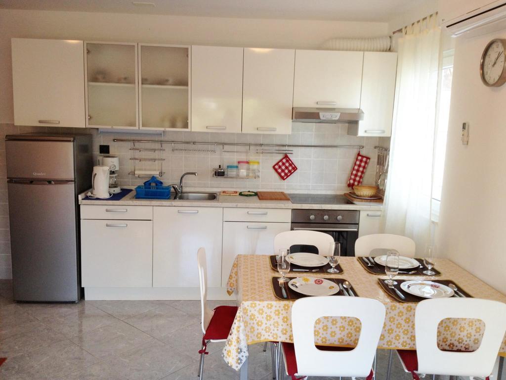 Kristian Apartments Подстрана Екстер'єр фото