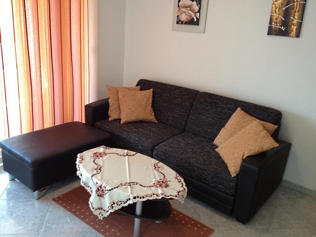 Kristian Apartments Подстрана Екстер'єр фото
