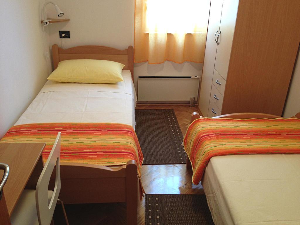 Kristian Apartments Подстрана Екстер'єр фото