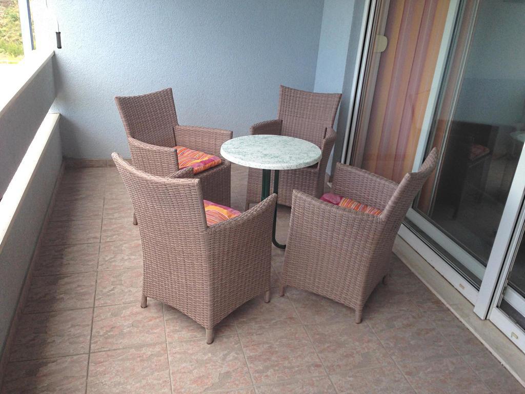 Kristian Apartments Подстрана Екстер'єр фото