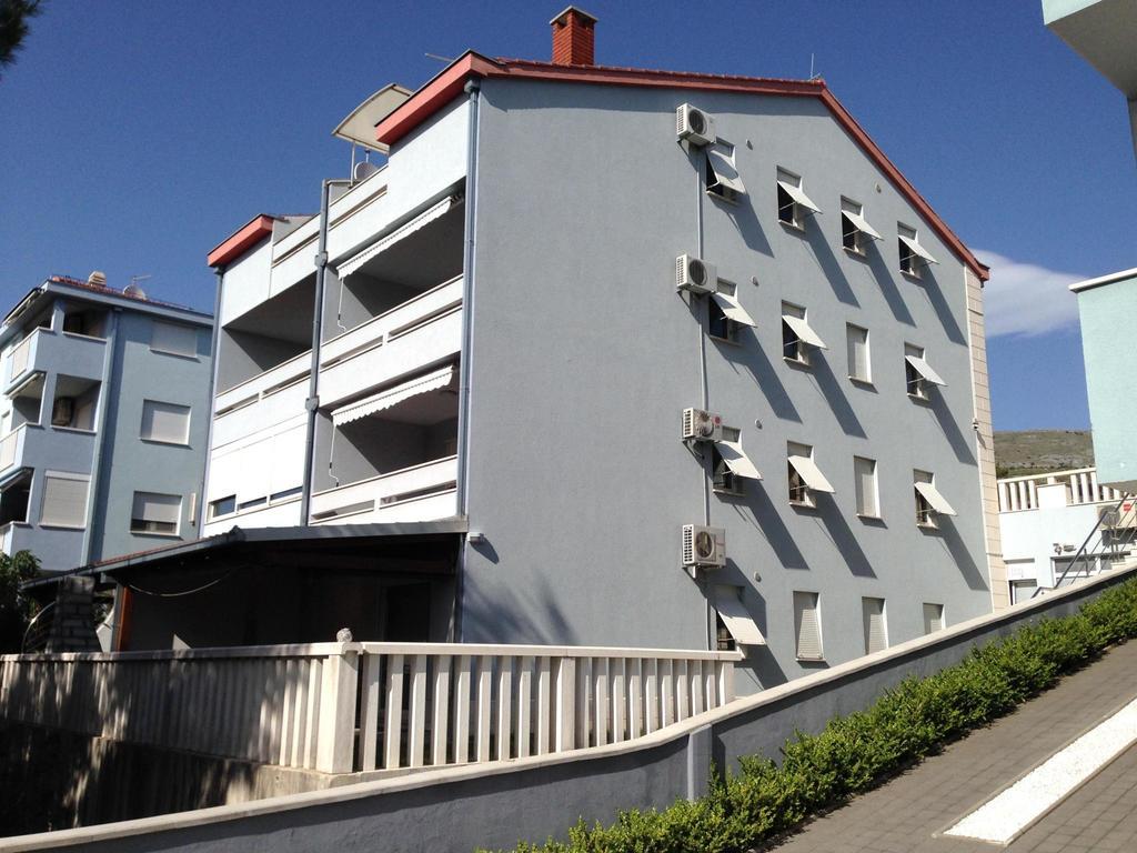 Kristian Apartments Подстрана Екстер'єр фото