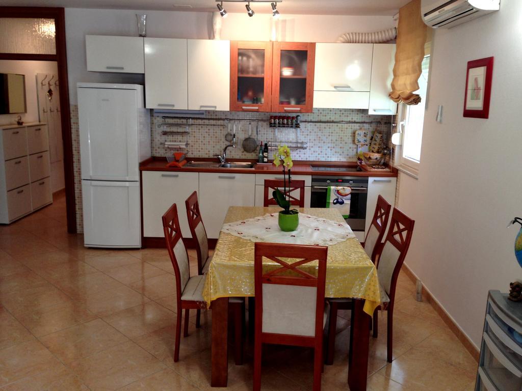 Kristian Apartments Подстрана Екстер'єр фото